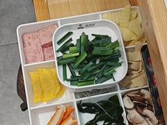 -鲁员外地锅鸡地锅鱼(古墩路店)