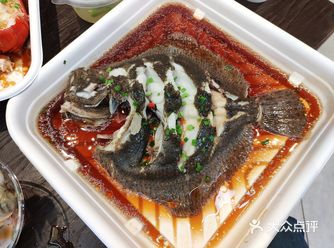 加起来才两百出头，另外去了边上的其他档口