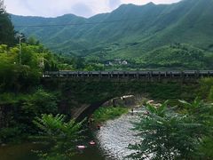-安吉龙王山峡谷漂流