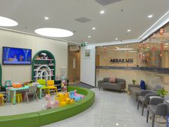 -瑞尔齿科(南京东路名人诊所)
