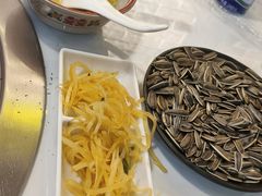 -哈尔滨烧烤·山河村铁锅炖(交大店)