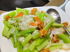 芹菜炒核桃仁-弘雅饭店