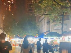 -吴山路夜市