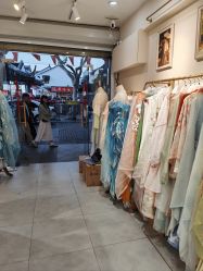 -一揽芳华汉服旗袍体验馆(拙政园店)