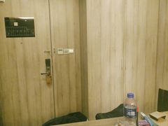 -西安大雁塔科技大学地铁站亚朵酒店