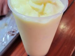 菠萝冰沙-康乐(滨江道店)