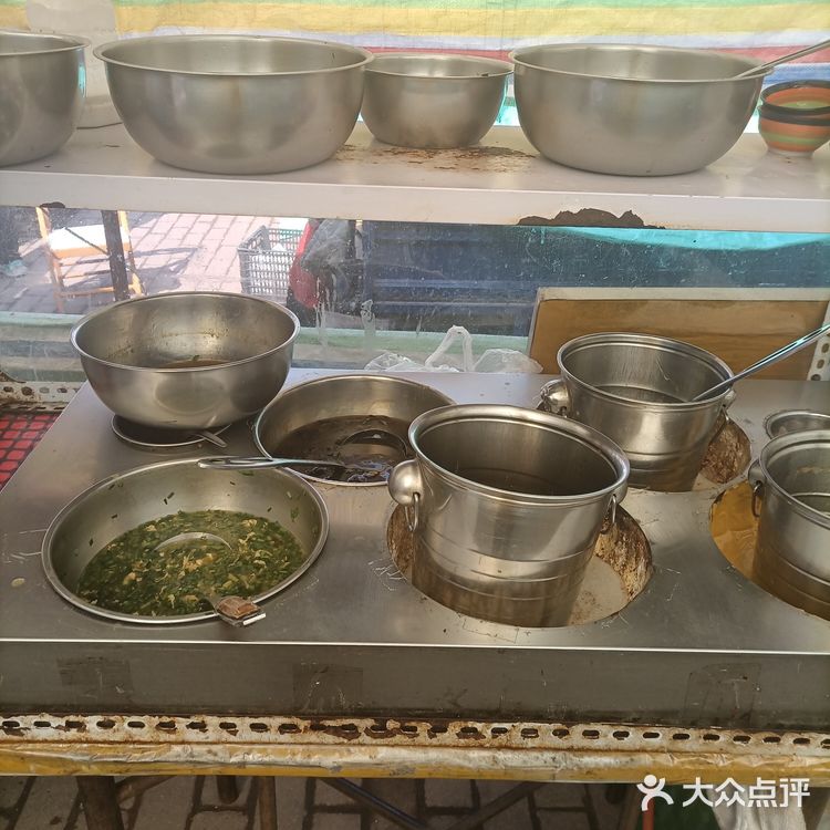 佳木斯江边大早市老八汤子面