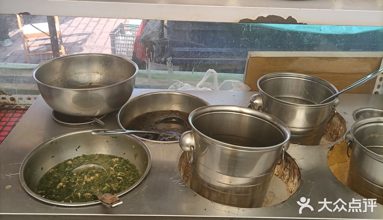 佳木斯江边大早市老八汤子面