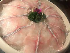 -老牌坊云南鱼豆花火锅(哈西万达店)