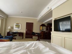 -深圳富苑皇冠假日套房酒店