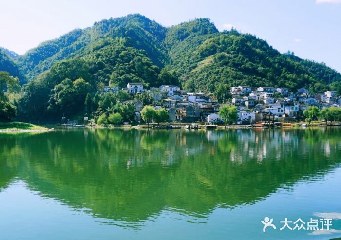 新安江山水画廊风景区图片