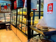 面包甜点陈列柜-宏发红西饼屋(天津路店)