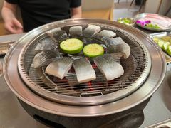 -围炉肉舍•炭烤活鳗•丹东海鲜烤肉(步行街店)