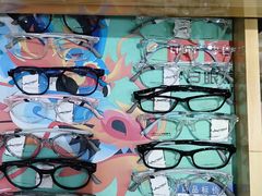 -豪门视光·星趣控·蔡司依视路眼镜代理商(中央大街店)