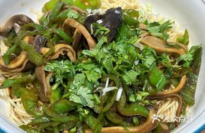 Green Pepper Pork Tripe Noodles