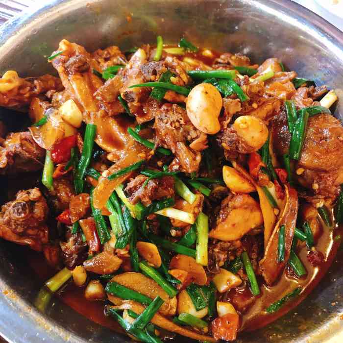 菜的味道都不错,烧鸡公和肥肠都行