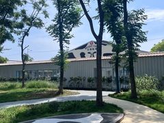 -光明牧业有限公司金山种奶牛场