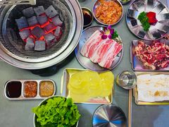 -围炉肉舍丹东海鲜烤肉·烤活鳗(步行街店)
