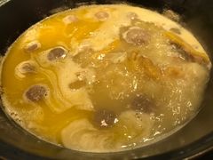 浓厚原只鸡煲花胶汤-鲜入围煮花胶鸡海鲜火锅