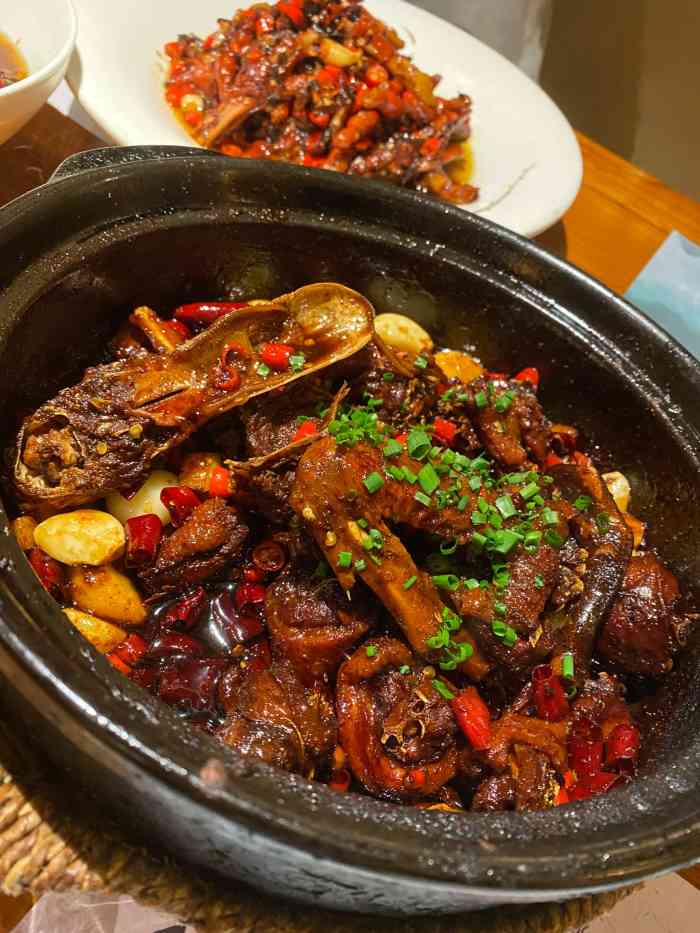 土菜王(中山桥店)-"土菜王,老区巷子里面的菜馆,门口可免费停.