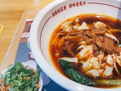 招牌红烧牛肉米粉-呷佬·长沙手工米粉(金沙江路店)