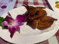 脆皮乳鸽-邓丽君音乐主题餐厅