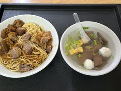 -松树干拌面店