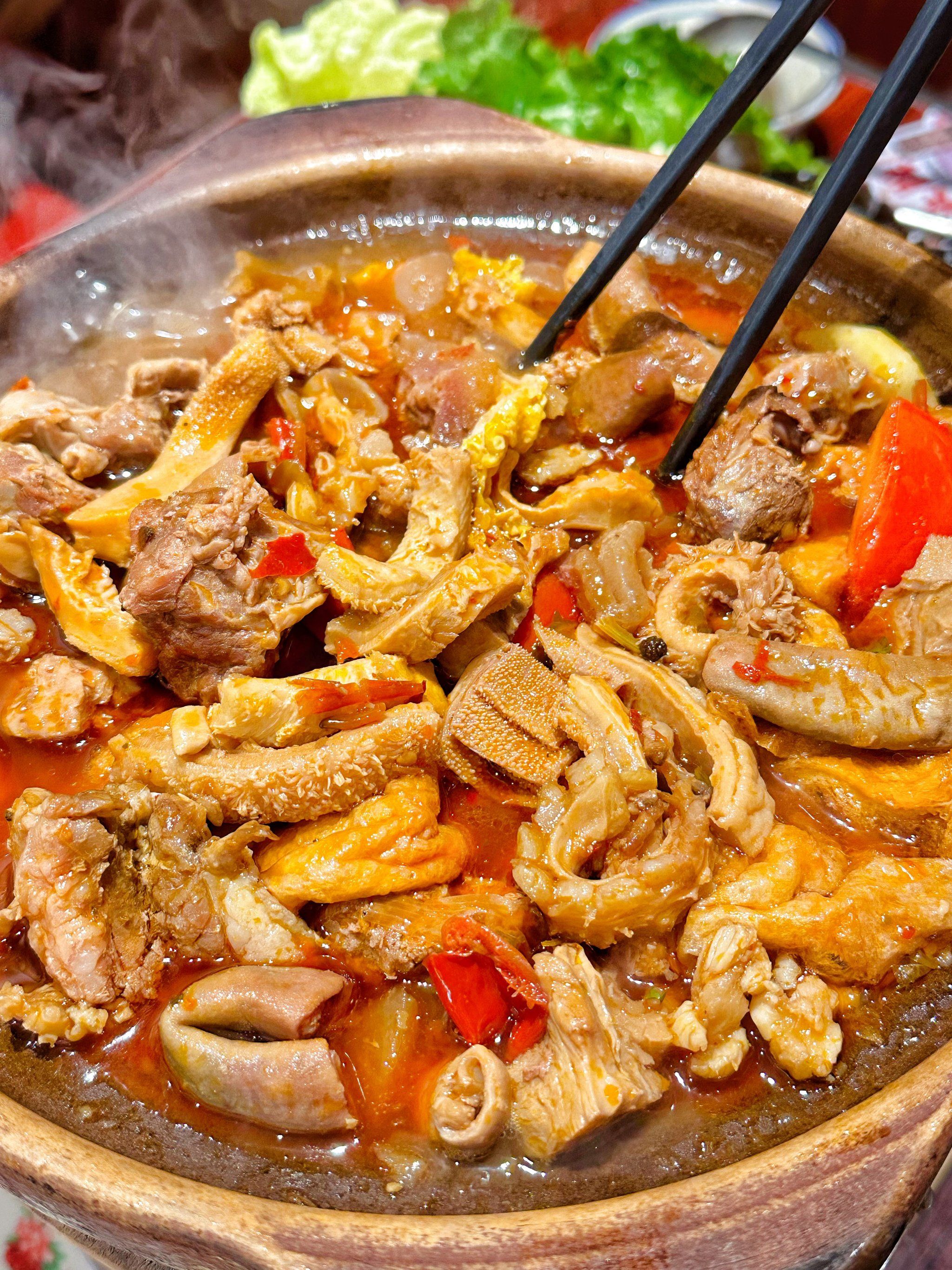 n
✅精品牛腩牛杂煲
牛腩牛杂量很足,经过炖煮