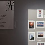 小亚：周末陪我去看一个展吧。导哥：… …