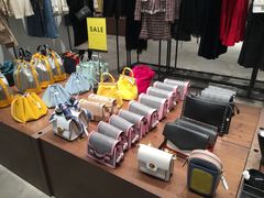 -URBAN REVIVO(上海中庚漫游城店)