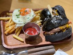 27&nbsp;牛肉汉堡-HELLO 27 意面·沙拉·帕尼尼