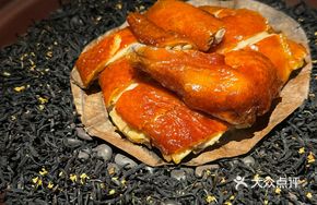Curved Red Plum Crispy Chicken