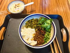 -云阿蛮云南生烫牛肉米线(奉贤路店)