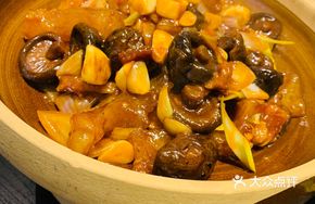 Stewed Deer Tendon with Mushroom Cubes
