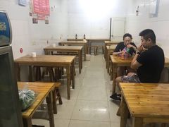 大堂-何记酿皮店(西流湾店)