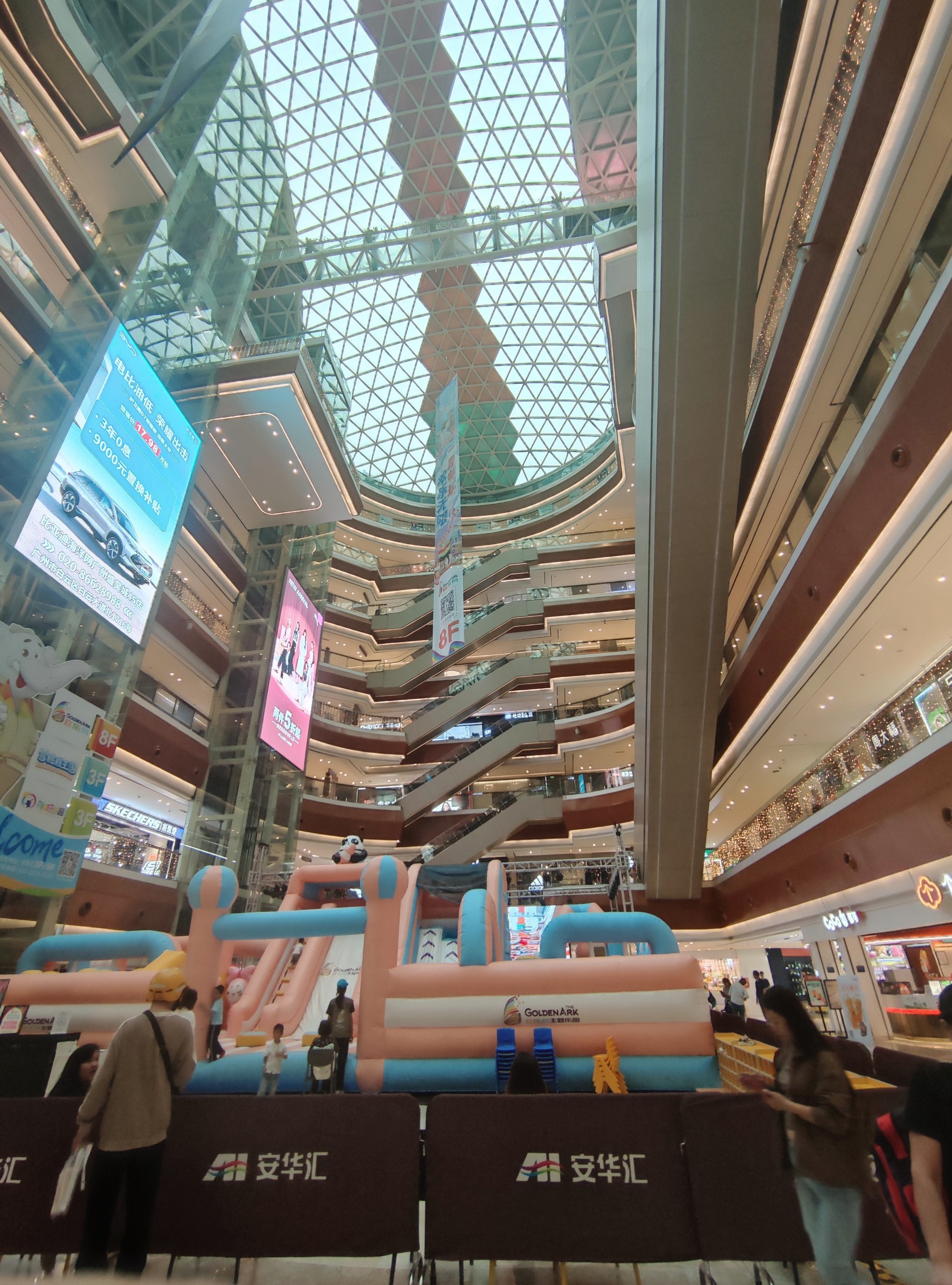 安华汇的楼梯直上6楼,根本不敢往后看