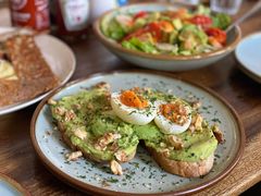 牛油果煮蛋吐司-RAC BAR(安福路店)