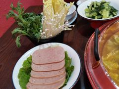 -虾弄弄海派小龙虾·牛羊蝎子火锅