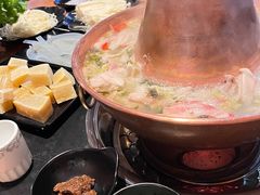 -果松木炭酸菜铜火锅·外婆参鸡汤