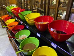 自助调料区-果松木炭酸菜铜火锅·外婆参鸡汤