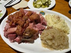 整只肘子-普兰达德国餐厅·德式脆皮烤猪肘·自酿啤酒(观唐店)