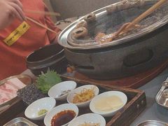 -围炉肉舍•炭烤活鳗•丹东海鲜烤肉(步行街店)