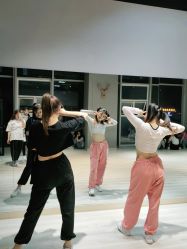 -DL专业爵士舞街舞工作室