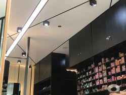 -HAIR CORNER