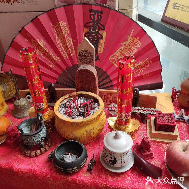 火锅的灵魂在于汤底，而这里的麻辣牛油火锅底料香气扑鼻