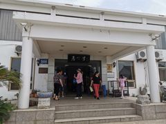 -亮河湾山庄