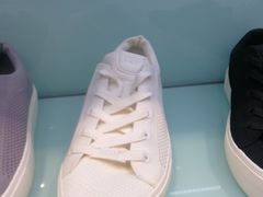-UGG(燕莎奥特莱斯购物中心店)