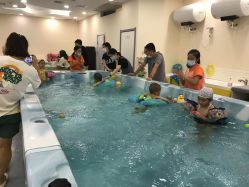 -四季宝贝婴幼儿水育成长中心(陆家嘴店)