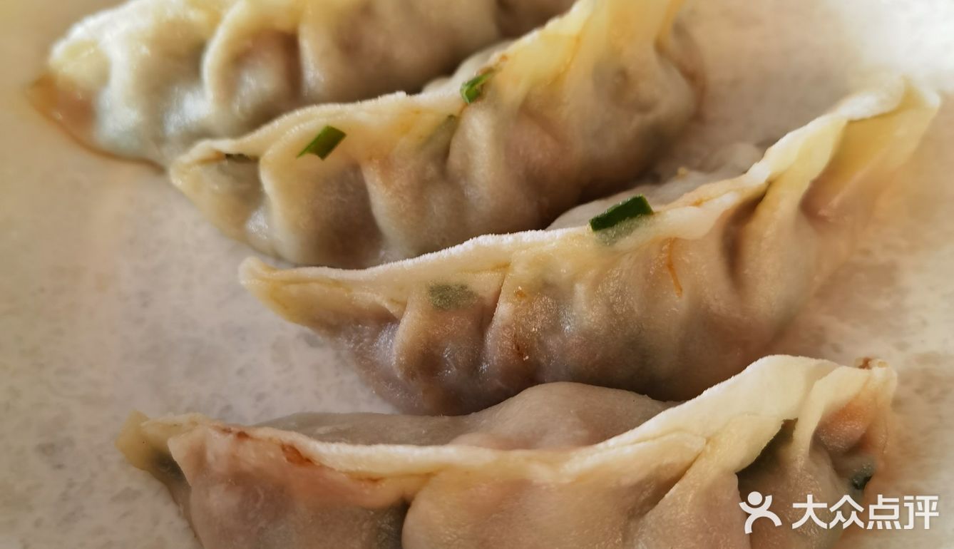 洛阳街头早餐，尝试一下北方馄饨和烫面角