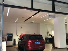 -上海宝信宝马4S店